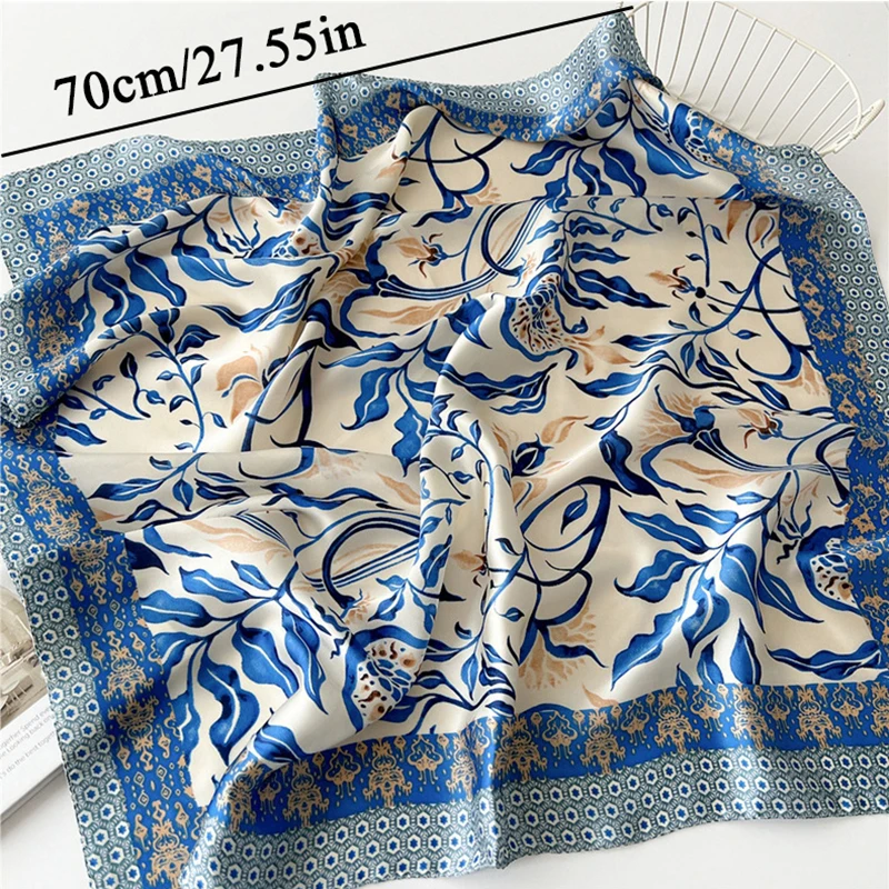 Рисунок 2 - Шелковый квадратный шарф в полоску с цветочным принтом