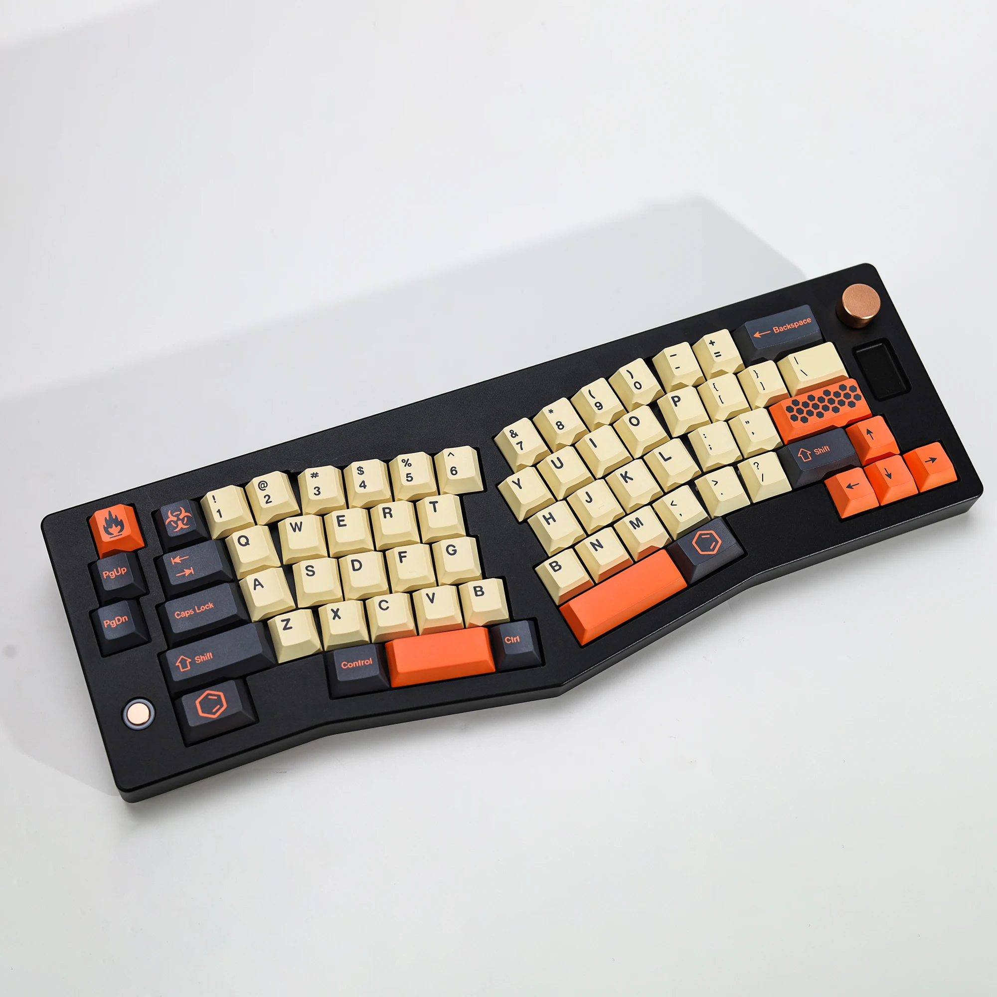 Фото Комплект кастомных кейкапов KBDiy GMK Retro GMK Carbon Cherry Profile PBT Alice для механических клавиатур с переключателями MX, для гейминга, 60 клавиш №3