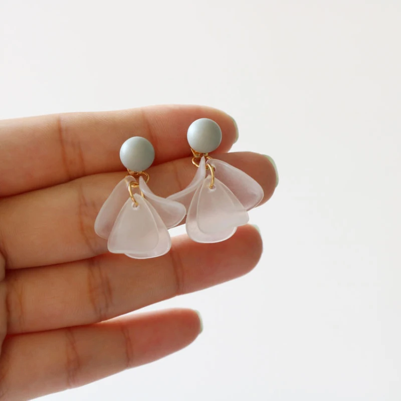 

Серьги-подвески женские с белыми матовыми бусинами, висячие ювелирные украшения из акрила с натуральным ветром, с жемчугом, Подарочная бижу...