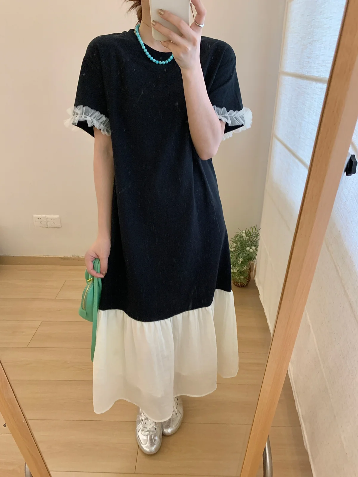 Женское кружевное платье средней длины в стиле ретро