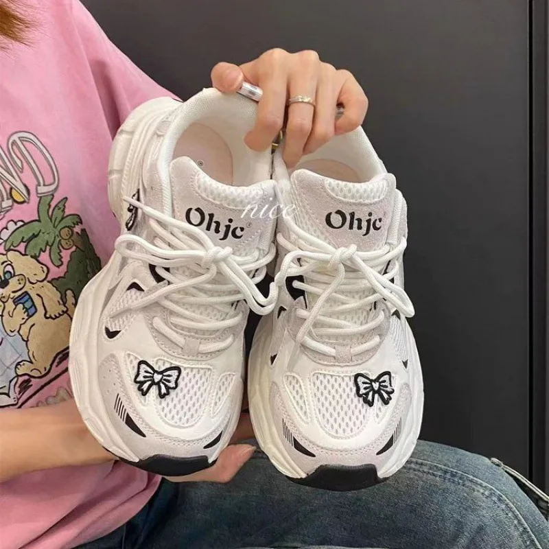 Кроссовки женские из ПУ кожи с круглым носком на шнуровке легкие дышащие кеды