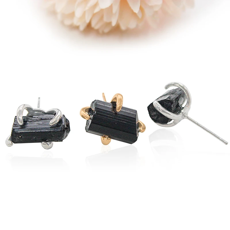 Нерегулярные серьги-гвоздики из необработанного черного турмалина для женщин