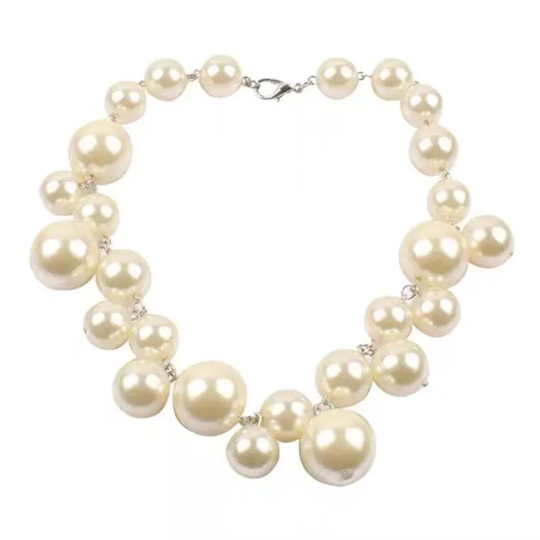 Fashion Pearl Necklace Clavicle Chain for Women Vintage Elegant Pendant Necklace Wedding Bridal Jewelry Party Accessories