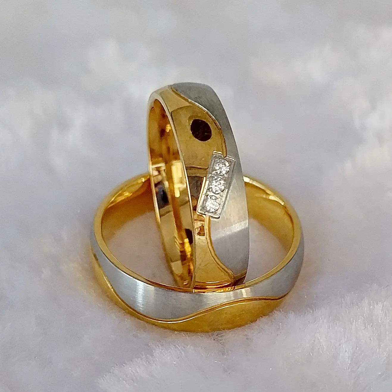 

Любовный дизайнерский западный свадебный комплект колец для мужчин и женщин, двухцветное покрытое 24-каратным золотом модное кольцо из нержавеющей стали