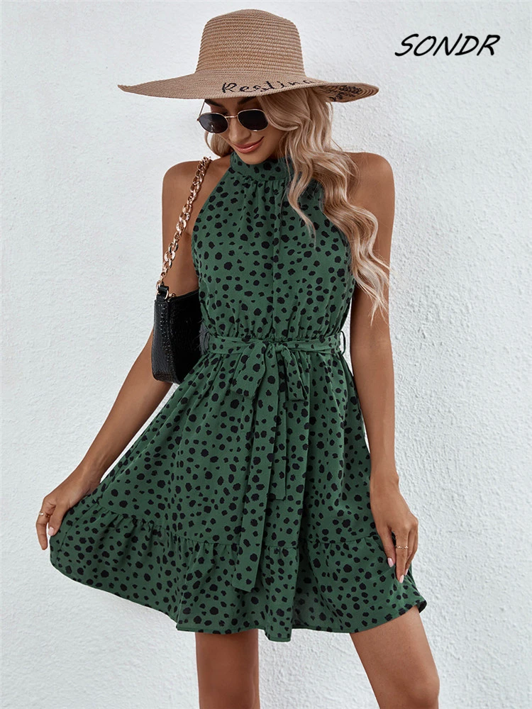 

Женское мини-платье с лямкой на шее и принтом