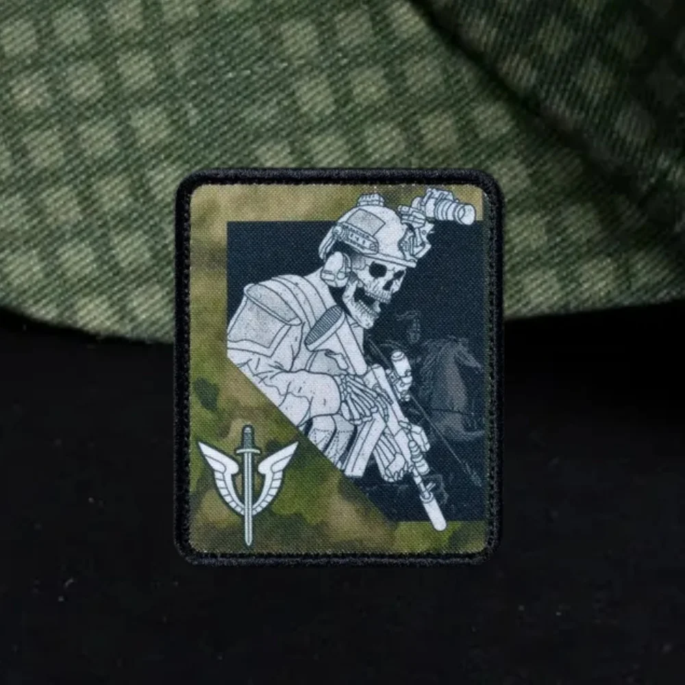 Тактическая нашивка ОМОН Москва мох с крючком и петлей для очков ночного видения