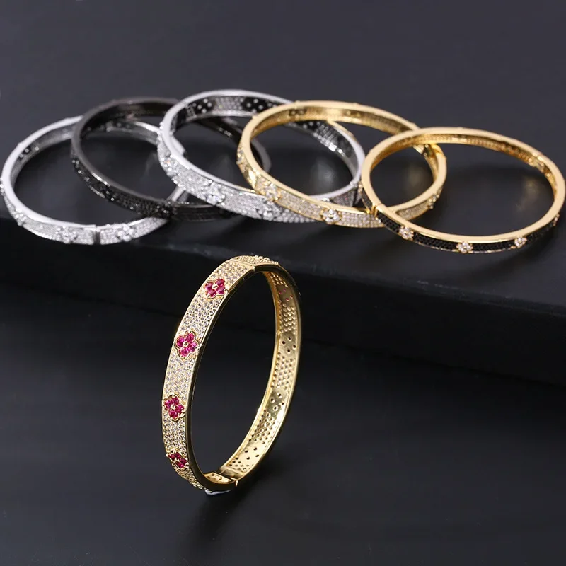 

Fashion Women Bracelet With Four-Leaf Flower Charm Bangle Female 18k Gold Plating Designer Inspiration Jewelry dropshiping