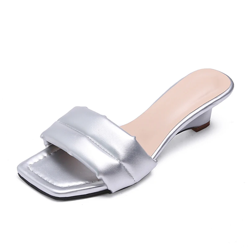 

Женские летние шлепанцы на каблуке, новые корейские трендовые уличные пикантные сандалии, женские сланцы, танкетка на каблуке, серебристые дизайнерские шлепанцы, 2023