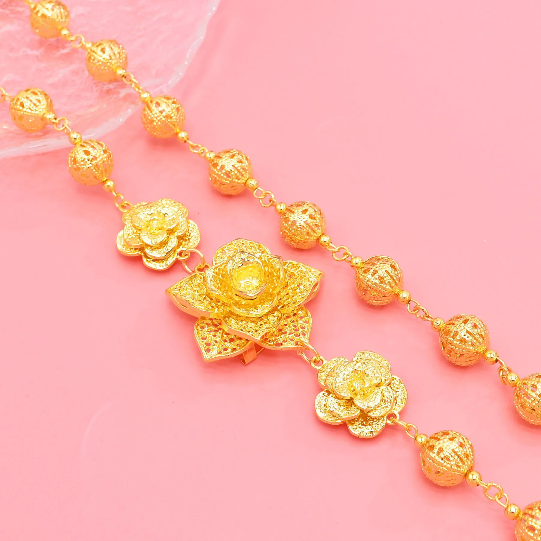 Женская цепочка на плечо с вырезами в этническом стиле