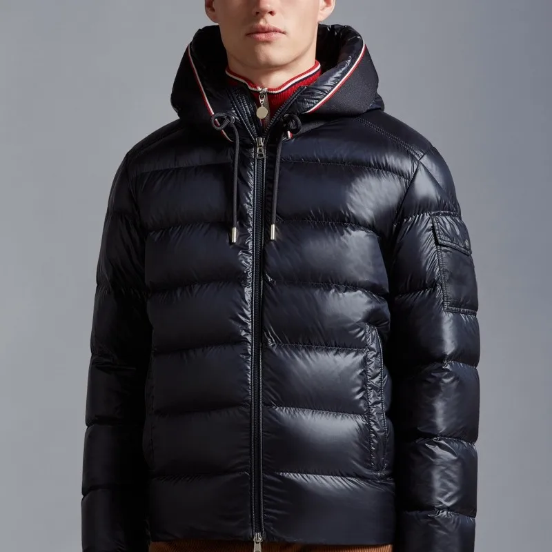 Мужская пуховая куртка с капюшоном пушистая теплая и объемными буквами модная