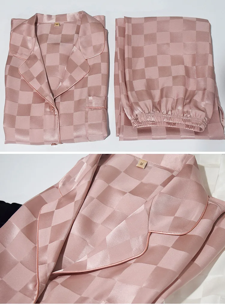 Рисунок 5 - Женская шелковая пижама в клетку