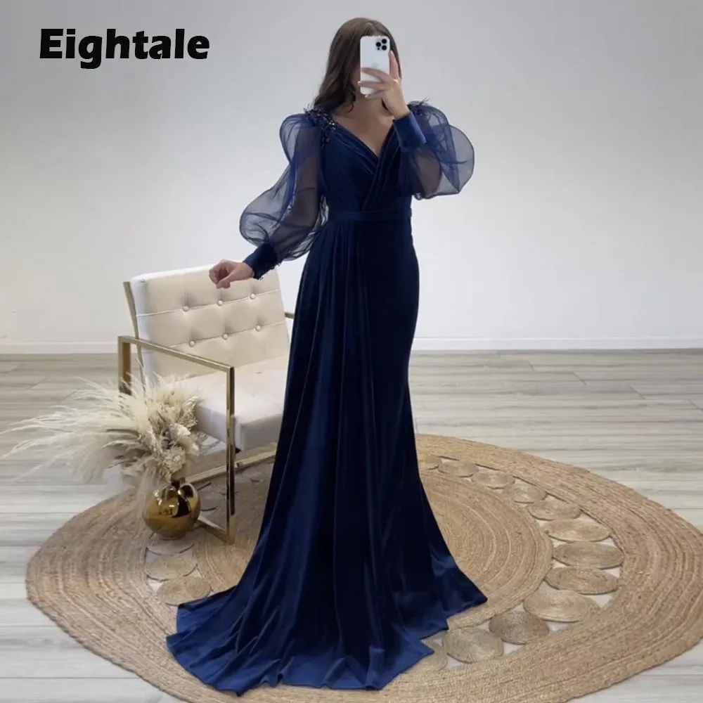 

Темно-синее женское платье для выпускного вечера с длинными рукавами