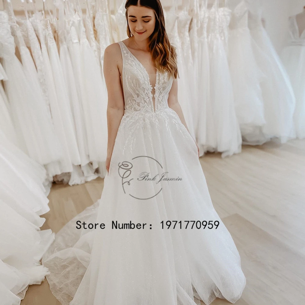 

White V Neck Princess Wedding Dresses For Bride Sleeveless Fashion Court Train Applique Elegant Lace Court Train Bridal Gowns
