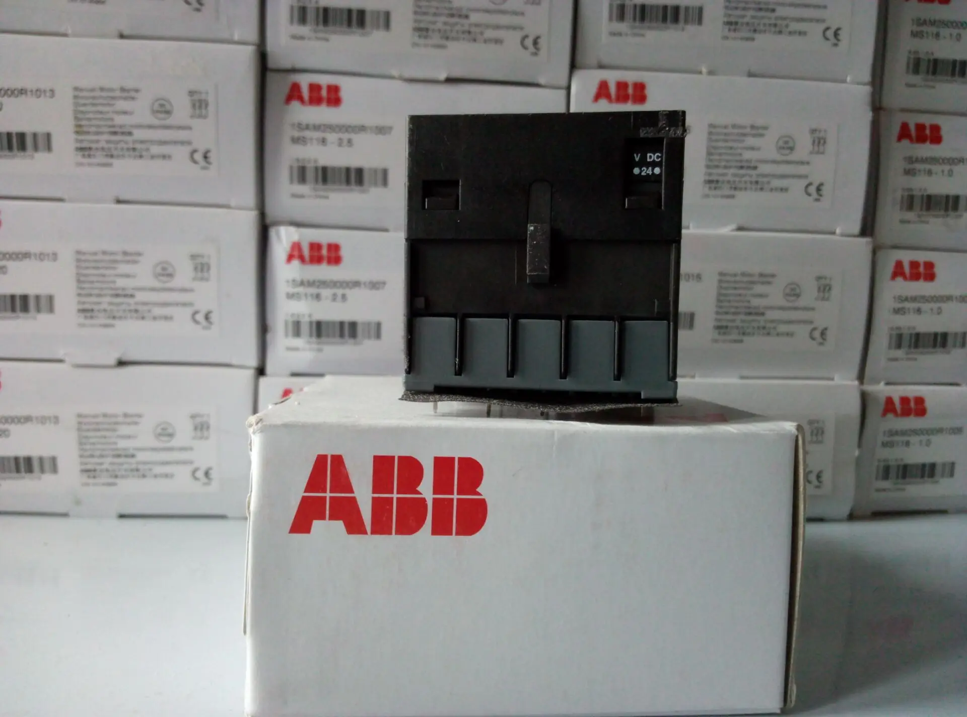 [Совершенно новый оригинальный подлинный] ABB миниатюрный контактор BC7-30-10-P-1.4 * 24 В