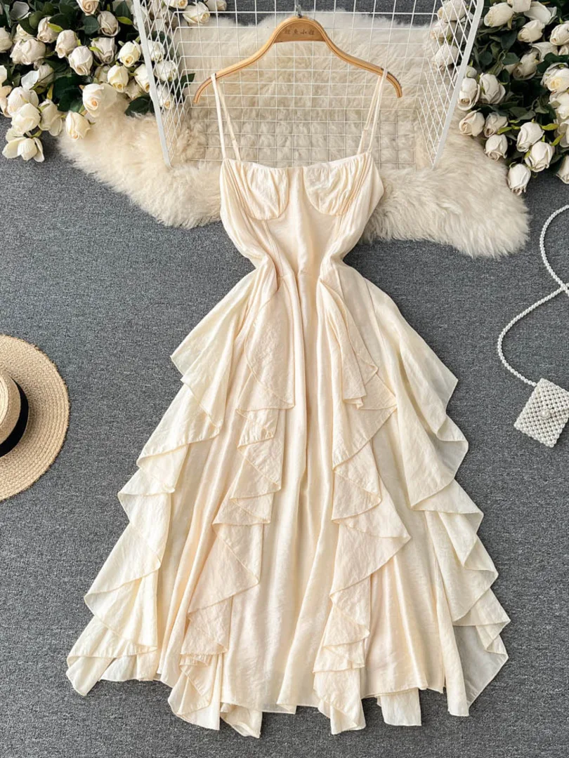 

Женское однотонное платье-трапеция на бретелях-спагетти с квадратным вырезом