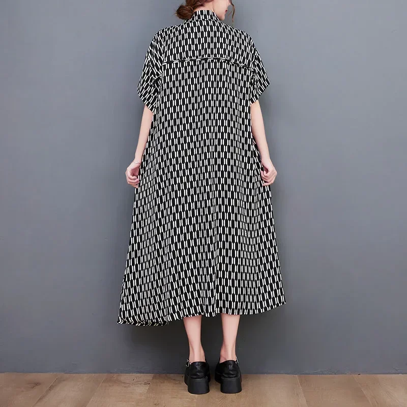 Черное и белое платье-рубашка в клетку стиле ретро с рукавами летучая мышь