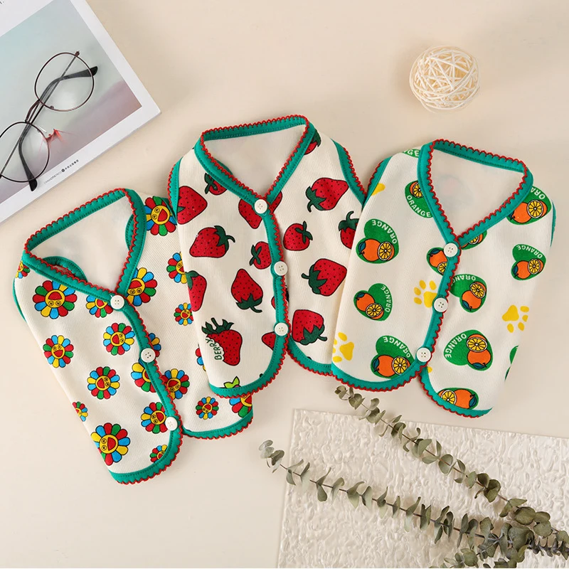 

New Pet Cute Strawberry Waistcoat Dog Cat Cat Knot-proof Snow Nairy Flower Clothes Dog Warm Jacket Designer Dog Clothes