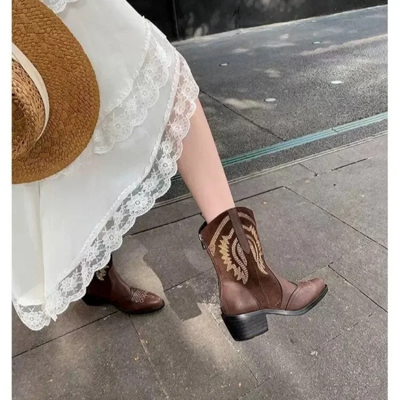 Женские ботильоны с заостренной вышивкой узкие рыцарские ботинки на массивном