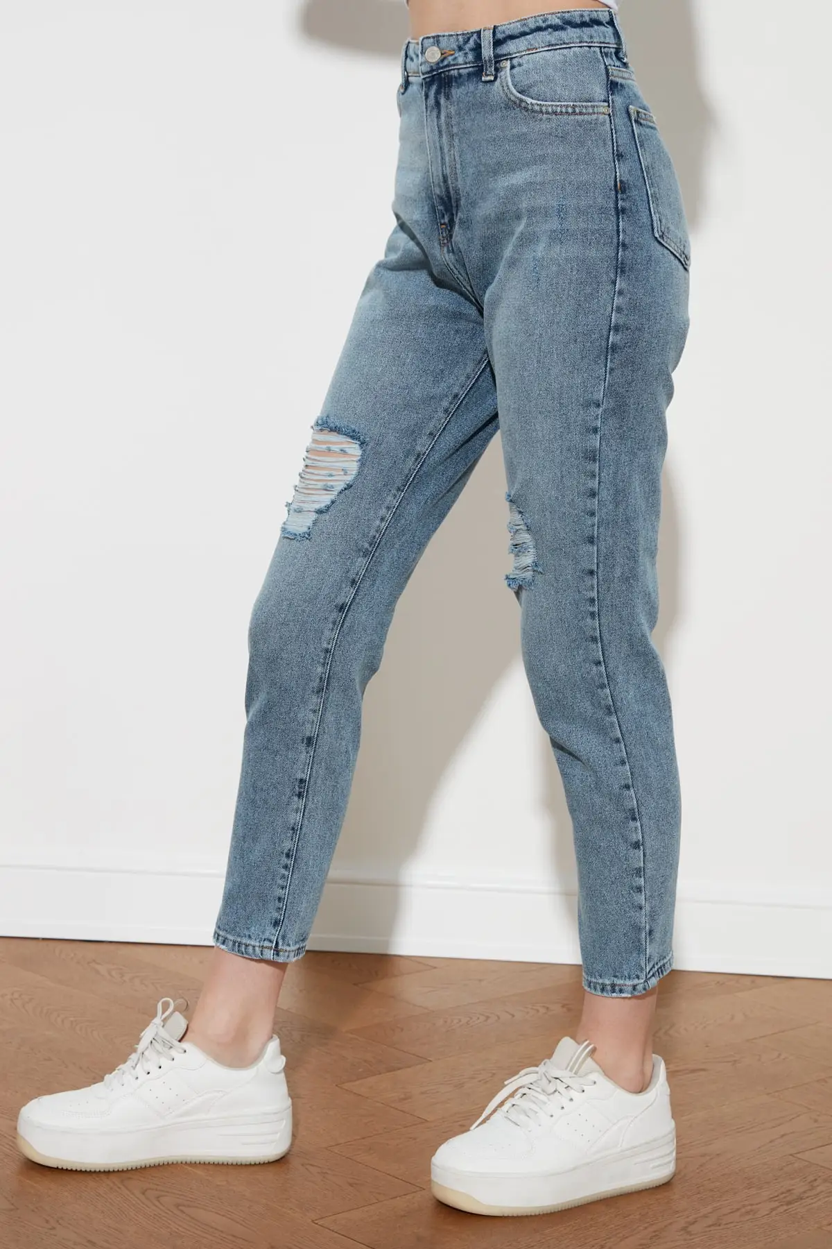 

Detailed High Waist Mom Torn Blue Jean Women Jeans 2021