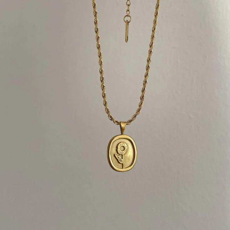 

Women Fashion Gold Color Neckalces Pendant Classic Personality Collar Choker Necklaces For Female Sweater Chain Party Jewelry