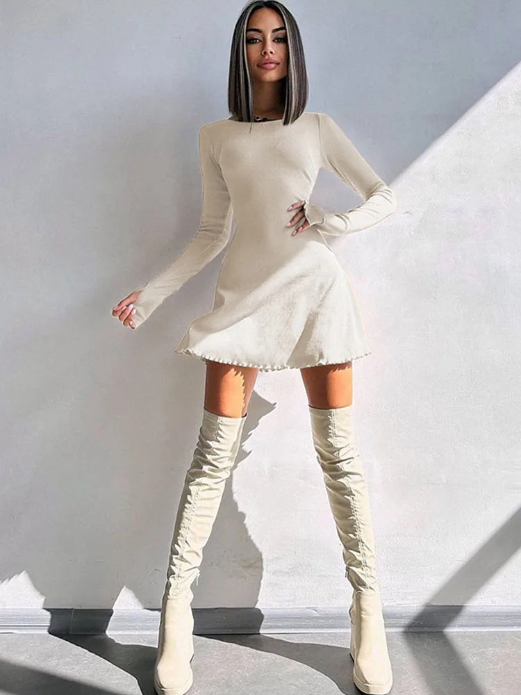 Женское облегающее мини-платье с V-образным вырезом и длинным рукавом