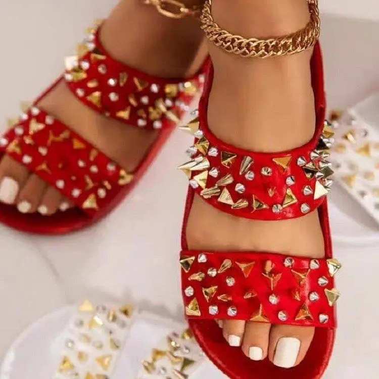 

Шлепанцы женские с заклепками, сандалии на плоской подошве, мягкая обувь на толстой подошве, пляжные тапочки для улицы, большие размеры 35-43, ...