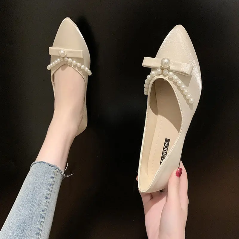 

Новинка красные свадебные туфли с острым носком и жемчугом во французском стиле весна-осень 2023