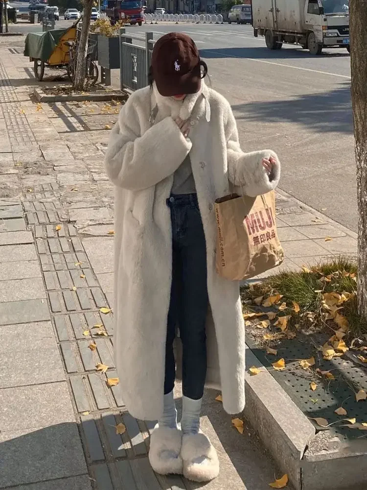 Рисунок 5 - Женское зимнее меховое пальто средней длины