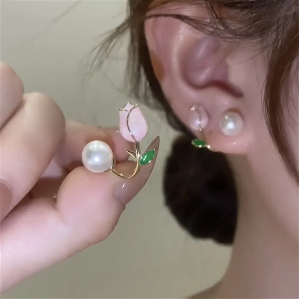 

Женские серьги-гвоздики с искусственным жемчугом и цирконом