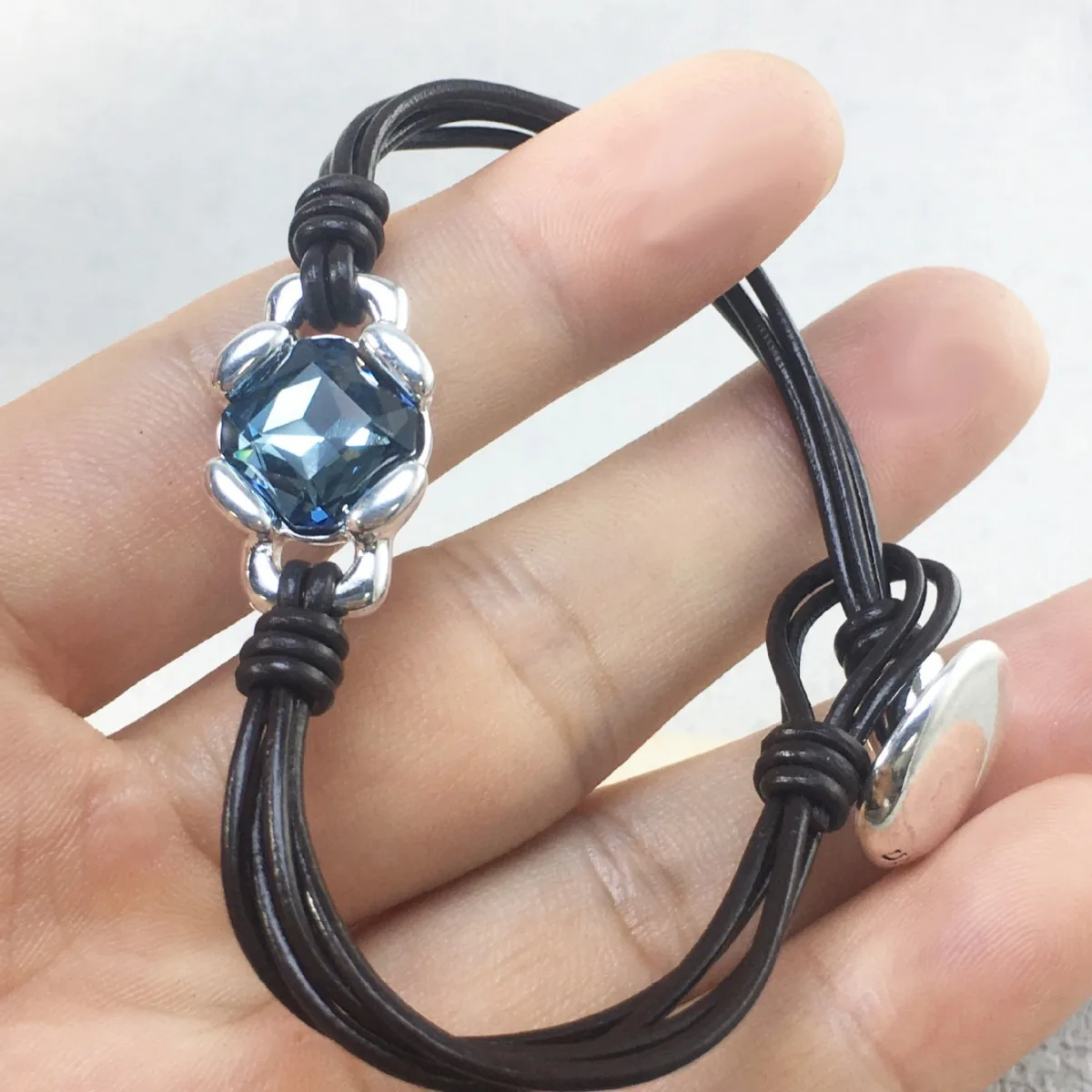 2024 Unode50 Высококачественный изысканный синий женский кожаный браслет