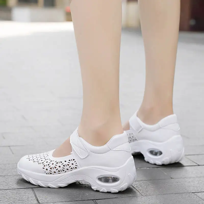 

Туристические кроссовки на платформе, женские спортивные, в британском стиле, для бега, с резиновой подошвой, летняя спортивная обувь, мяч д...