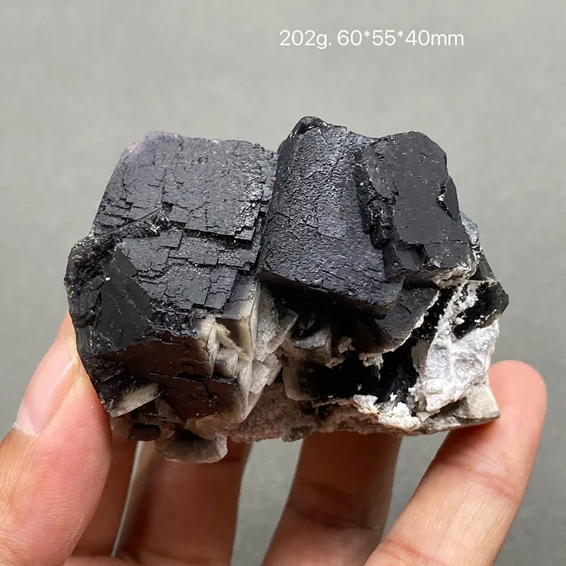 100% натуральный пакистанский флюорит черной розы (флуоресцентный эффект Красного