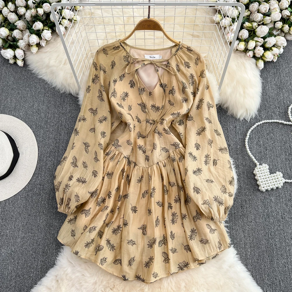 

Осенняя Корейская версия нежной ветрозащитной одежды милое приталенное платье с круглым воротником и вырезами на груди с принтом