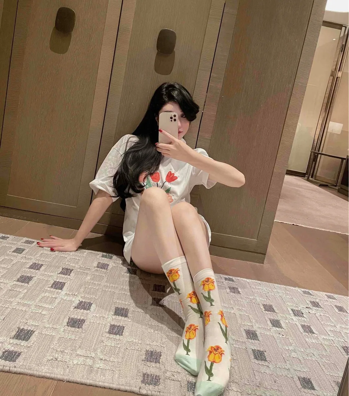 

Spring And Summer New Ins Popular Aging Flower Tulip Loose Short-sleeved T-shirt Western Style Two-piece Set T Socks