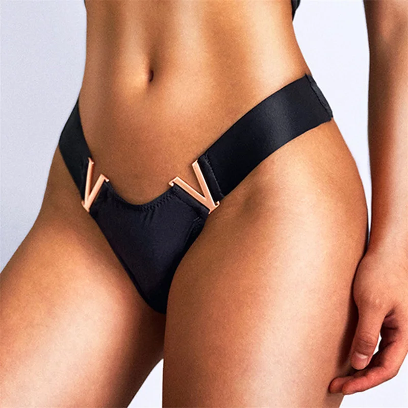 

Fashion Sexy V-Shaped Metal Decoration Sport Hip Lifting Low Waist Panties Women
