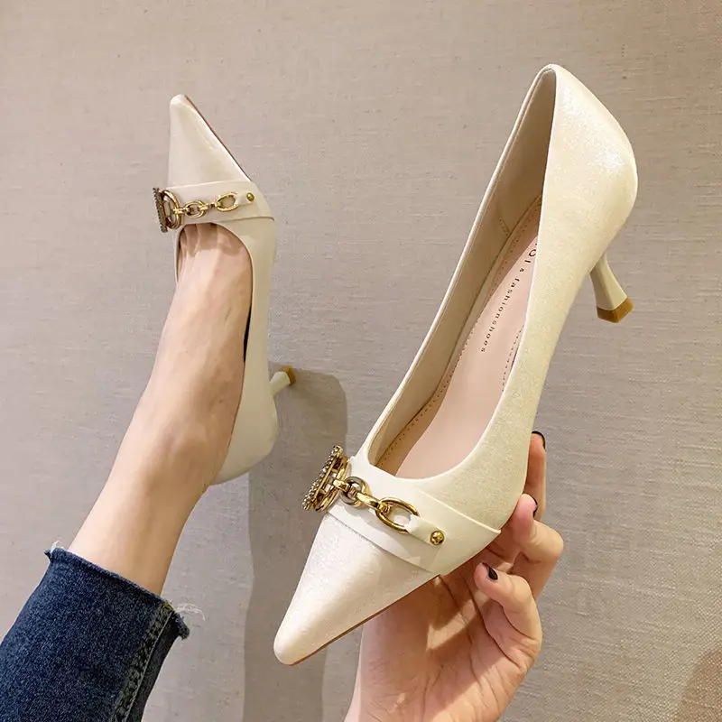 

Женские туфли с острым носком, туфли-лодочки с металлической цепочкой, свадебные туфли с закрытым носком, лакированные блестящие классичес...