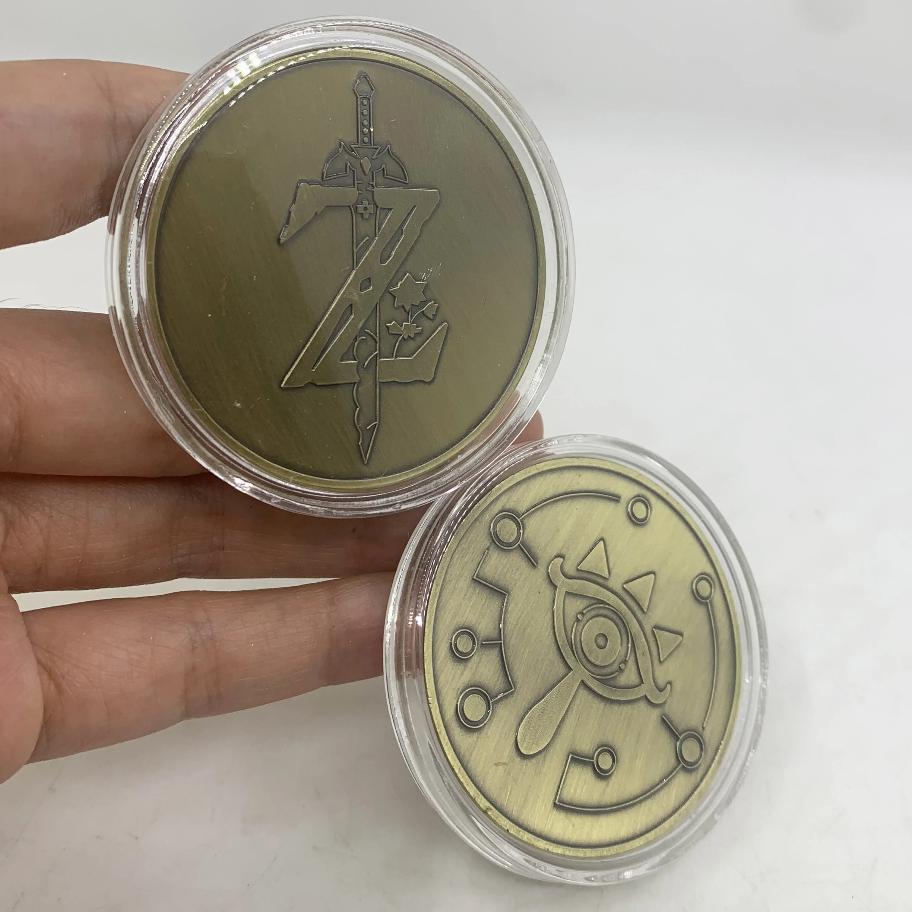 

Game the legend of Zeldaa gold plated coin Anime Hyrule's Fantasy collectibles Princess Zeldaed Linked With Master Sword badge