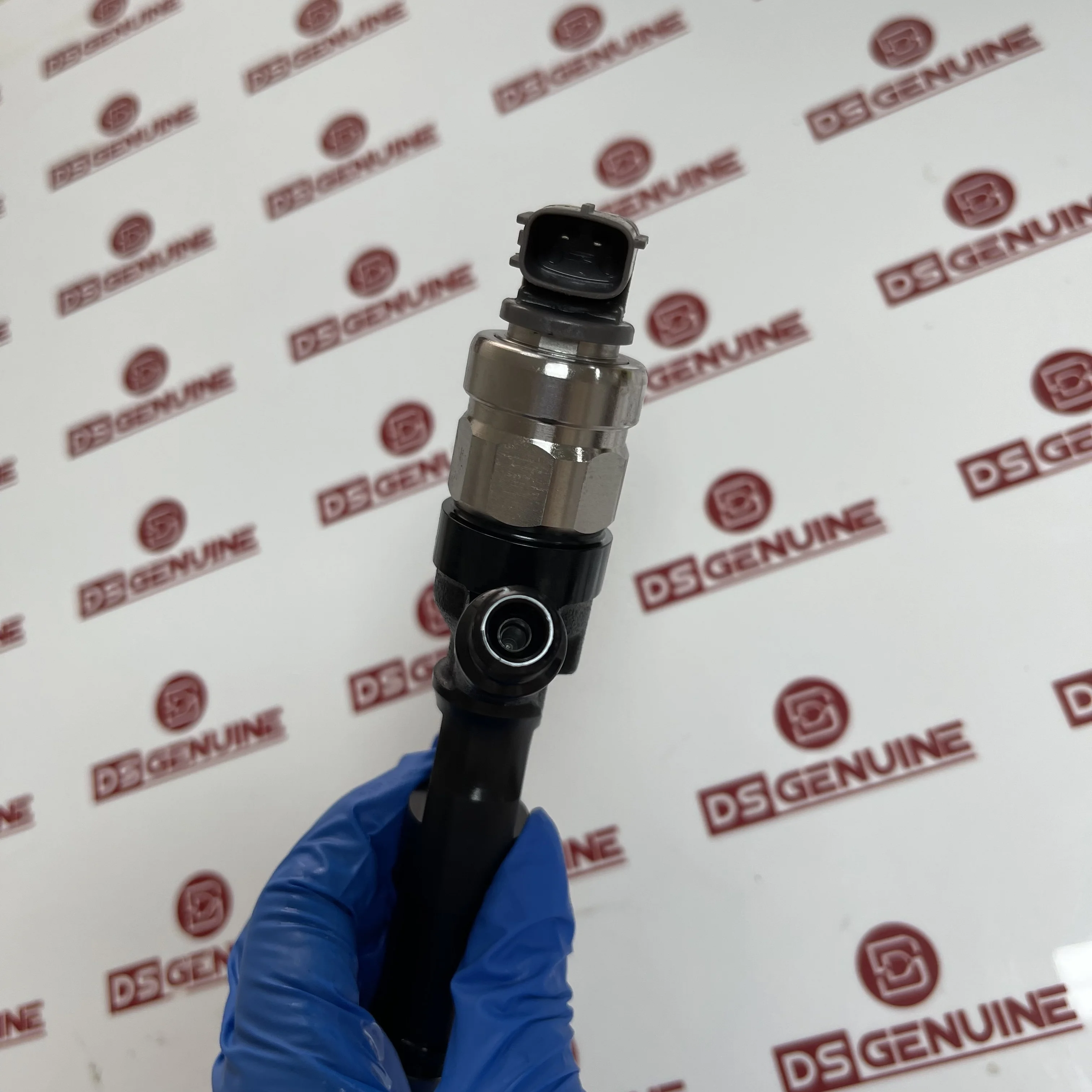 Новая форсунка дизельного двигателя 1KD 2KD 095000 -5881 23670-30050