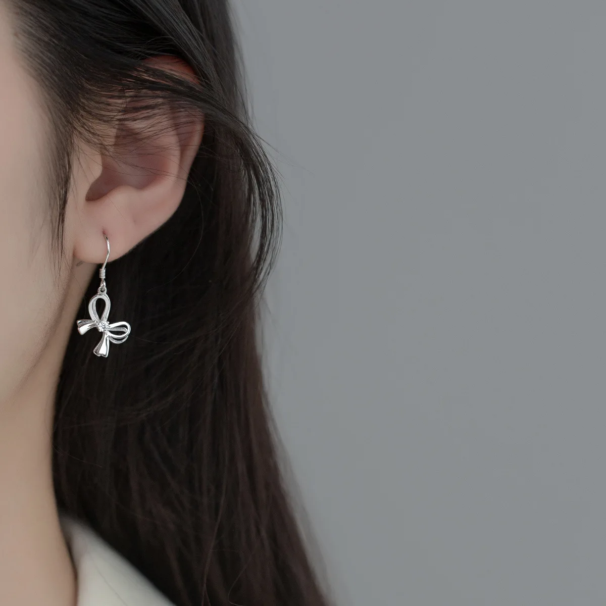 

Серьги-подвески из серебра 925 пробы с бантом