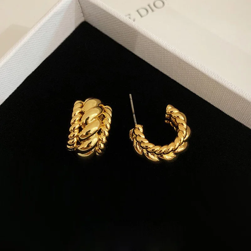 

French Style Twist Pattern Vintage Metal Twist C- Shaped Stud Earrings for Women Vacuum Plating Gold Ear Ring Earrings Eardrops