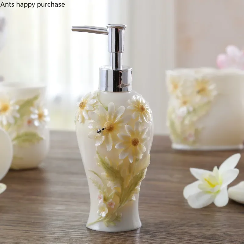 

Ceramic bathroom accessories set bathroom 5-piece set Bee flower Toiletries Couple gargle cups Lotion bottle Toothbrush holder
