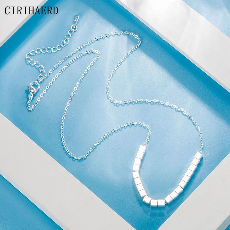 

Simple Women Clavicle Necklace Vintage Retro Geometric Rectangle Pendent Beaded Necklace Personalized Bridesmaid Gift Wholesale