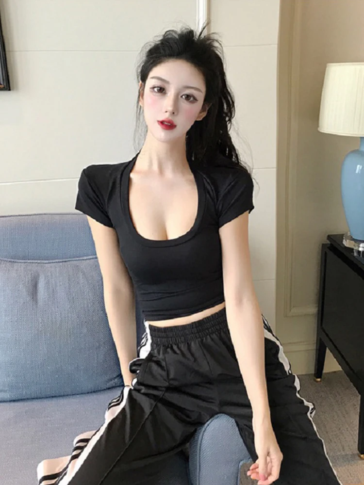 Тонкий спортивный жилет для женщин с коротким рукавом U-образным вырезом серая