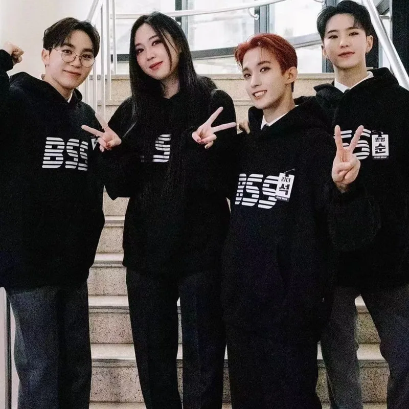 

Kpop Black White Sweatshirt Long Sleeves Korean Style O-neck Casual Man Team Outfits Streetwear Seventeen Women Hit Singing Suit
