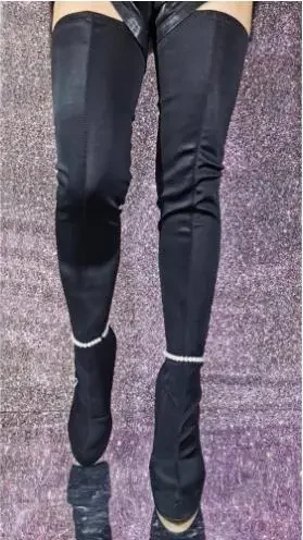 Сексуальные женские черные тканевые сапоги с круглым носком на платформе и