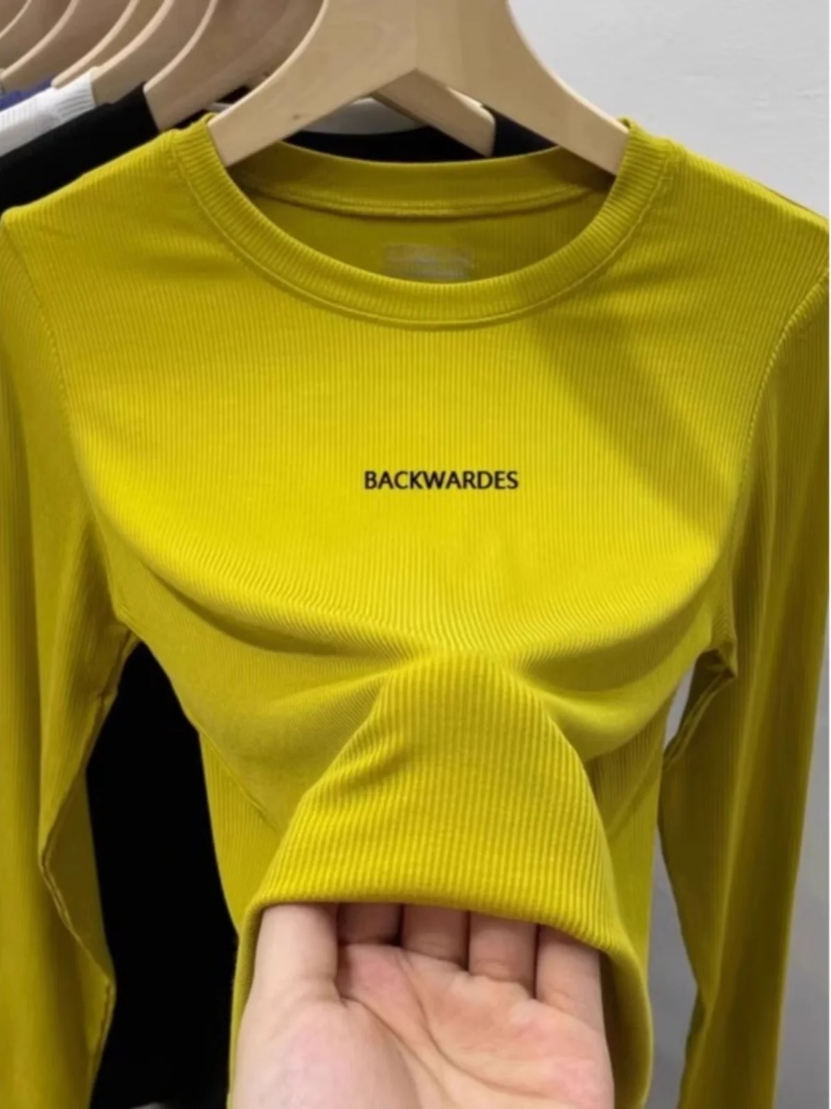 Черная высококачественная нижняя рубашка с нитью осенне-зимний топ 2024 новые