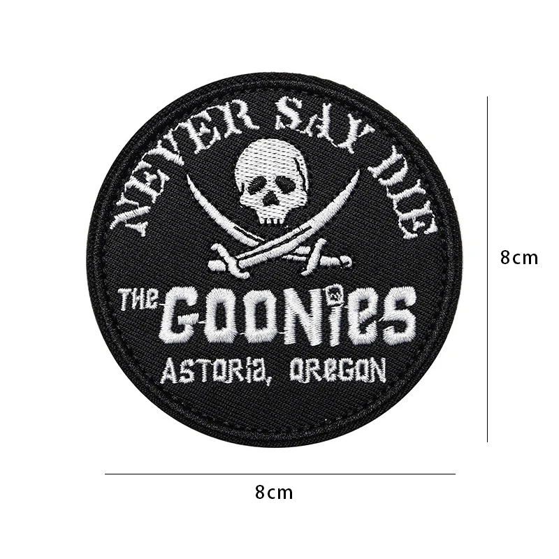 Вышитая нашивка THE GOONIES NEVER SAY DIE с рамкой merrow, пришитая аппликация для одежды и аксессуаров, новинка 2025 г. (art.: 3920cd07ff388) - 3920cd07ff388