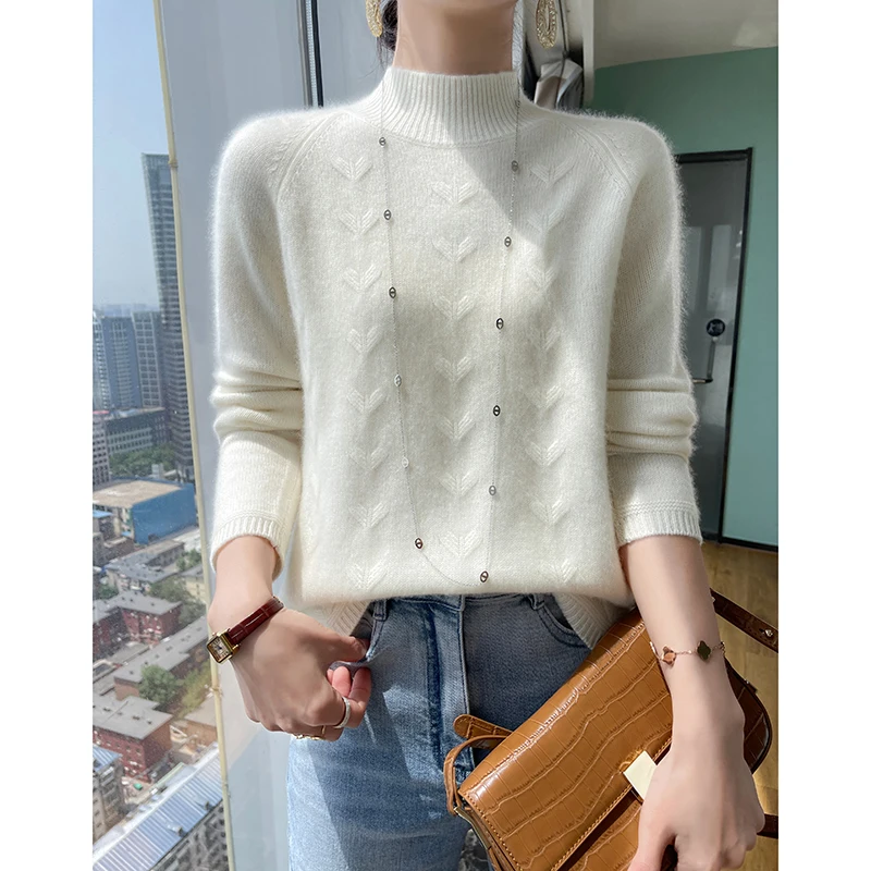 Женский свитер с полувысоким воротом