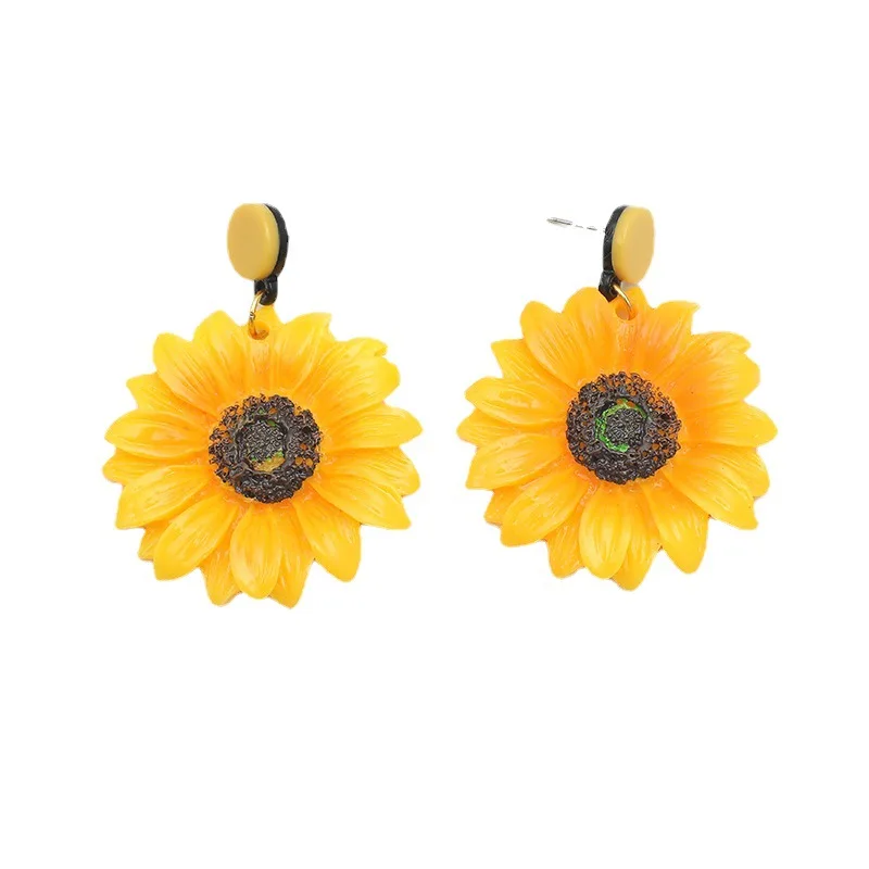 

Retro Mori Sunflower Earrings for Women Personality Temperament Hundred with Exaggerated Small Fresh Flower Earrings