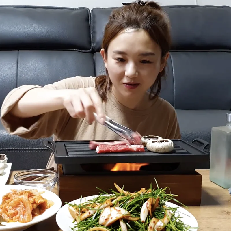 

Smokeless Portable BBQ Grill Korean Japanese Barbecue Grill Charcoal BBQ Oven Alcohol Stove Household Non-stick Cooking Tools